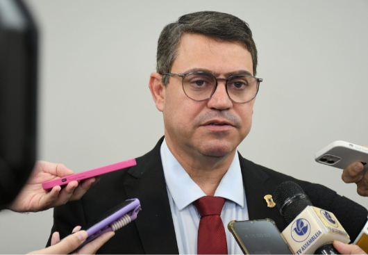 Dinho faz alerta e conclama vereadores ao enfrentamento da violência contra a mulher